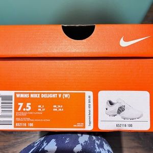 Nike Size 7-1/2 Ladies Golf Shoes White